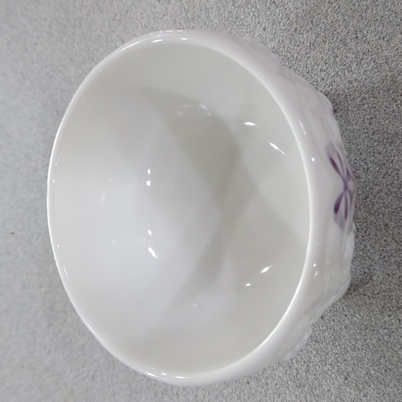 Vintage Westmoreland three-footed covered candy dish roses and ribbons - Picture 2 of 8